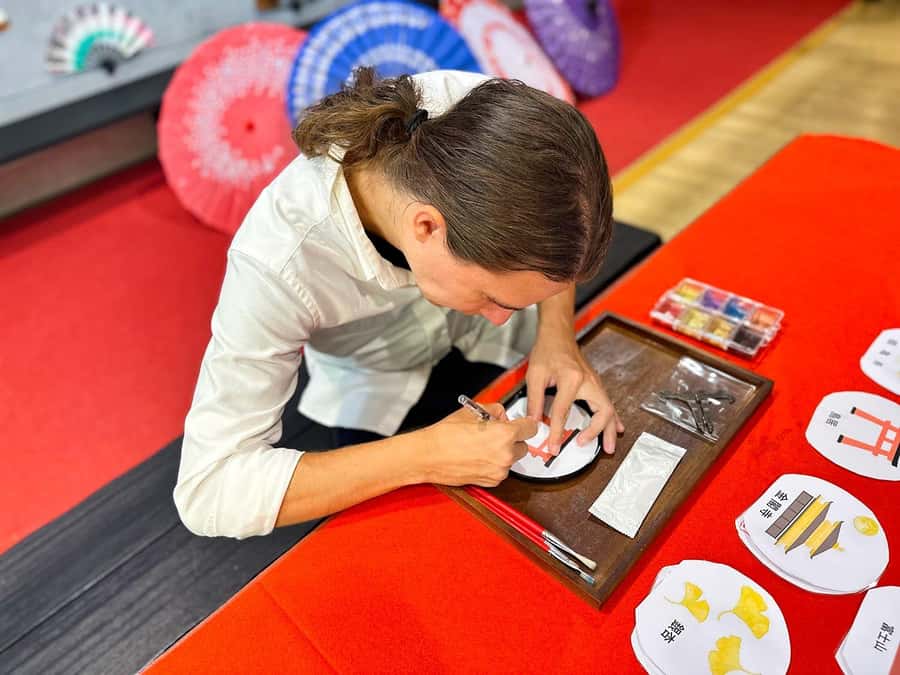 Osaka: Maki-e lacquer Painting and Matcha Experience - Finishing with swords and Japanese costumes