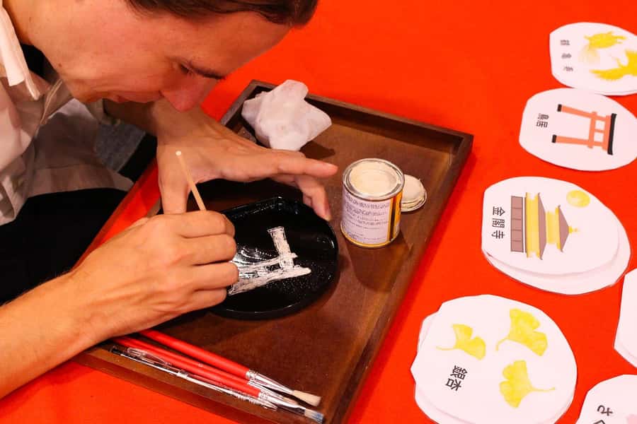 Osaka: Maki-e lacquer Painting and Matcha Experience - What the private format changes