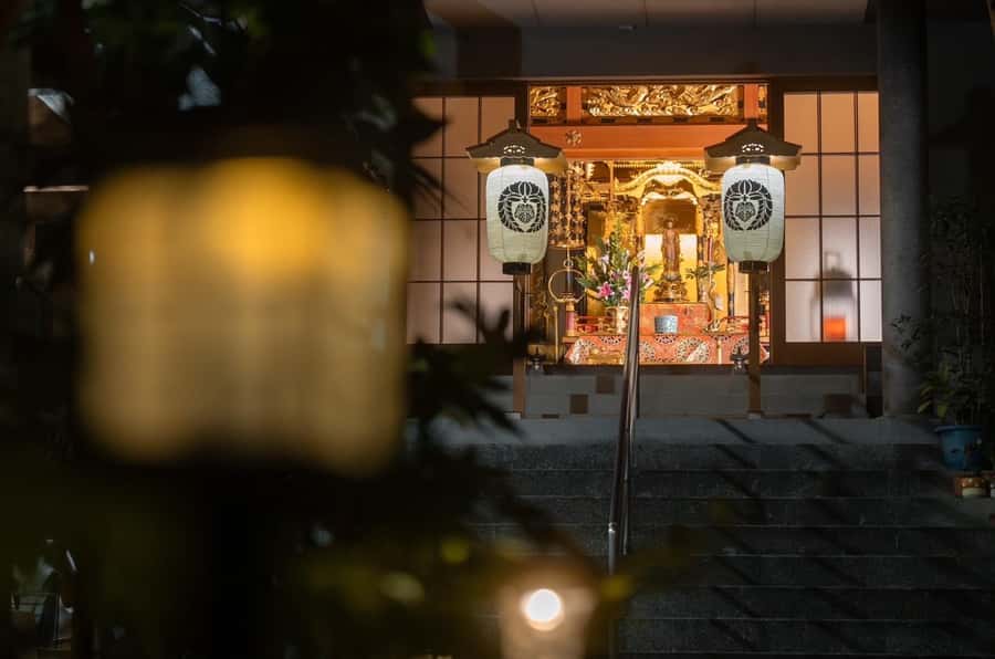 Osaka Temple Cool Foot Bath & Matcha Experience〈45min〉 - Incense, kneaded fragrance, and a quiet pause