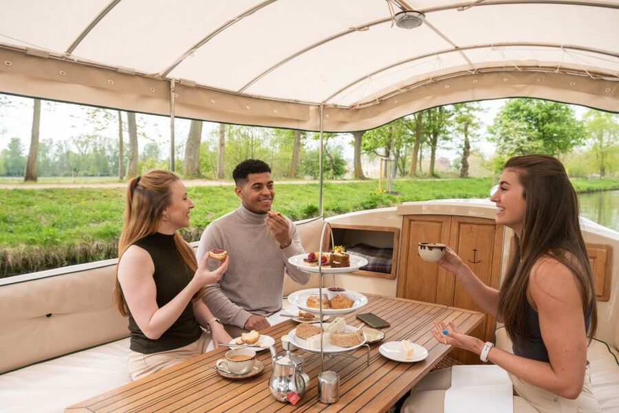 Oxford: Sightseeing River Cruise with Afternoon Tea - Iffley Lock and the quieter river beyond