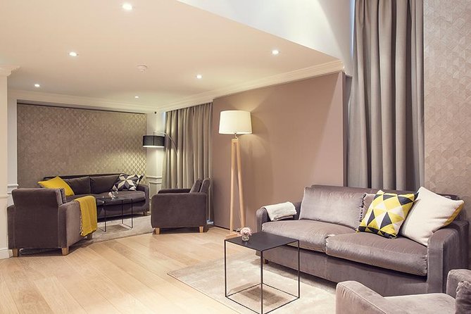 Paris VIP Shopping Experience-Lounge Access, Tea time & Transfer - The fifth-floor lounge and the real VIP benefit