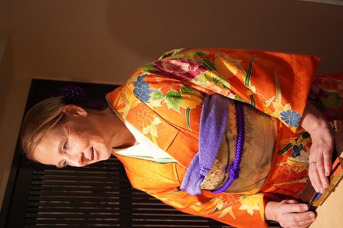 Private Kimono and tea ceremony at local home near Tokyo Disney - Hair accessories complete the portrait