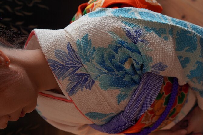 Private Kimono and tea ceremony at local home near Tokyo Disney - The photo session uses a Sony α7