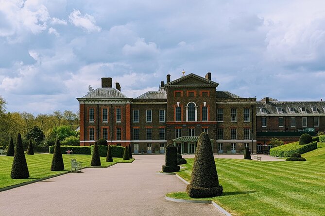 Royal Afternoon Tea & Walk at Kensington Palace - Sitting down to a full British afternoon tea