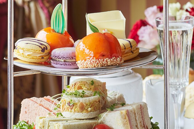 Royal London Tour with Afternoon Tea at The Rubens at the Palace - Buckingham Palace and 40 minutes for a closer look