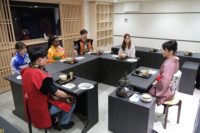 Samurai Show, Tea Ceremony, Japanese Traditional Activities - The tea ceremony: careful movements made approachable