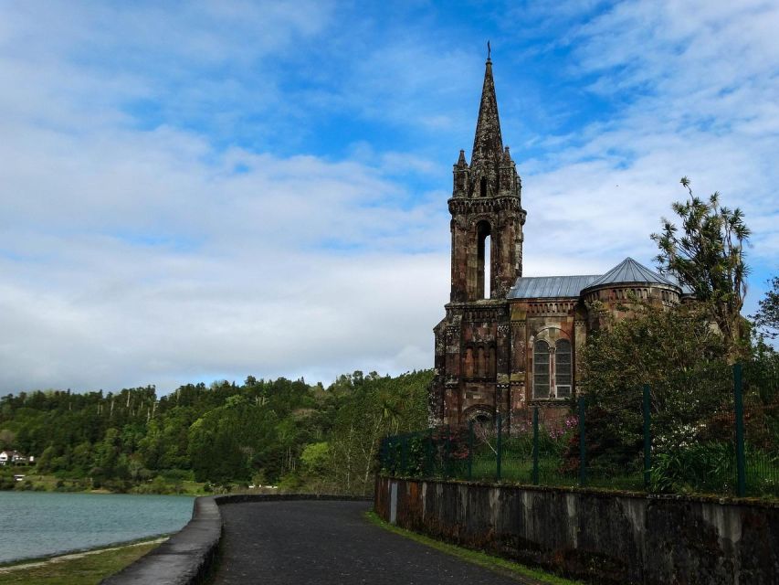 São Miguel: 2-Day Island Tour, Tea & Pineapple Plantation - The guides and the feel of the ride