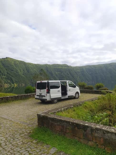 São Miguel: Furnas Volcano & Tea Plantation Tour with Lunch - Furnas Lake shows how lunch is cooked underground