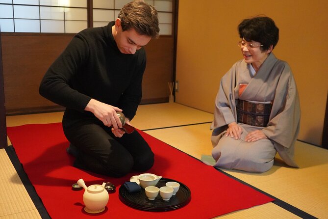 Sencha-do the Japanese Tea Ceremony Workshop in Kyoto - The opening demonstration sets the pace