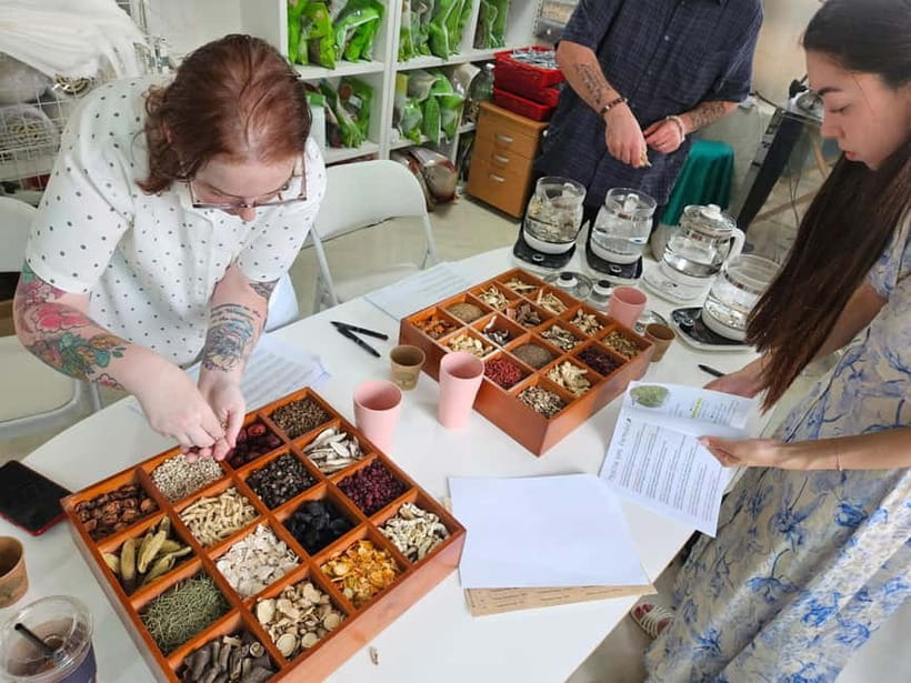 Seoul: Herbal Tea Class & Korean Medicine Tour - Starting with 40 herbs in a Seoul workshop