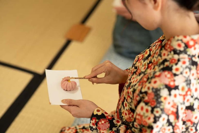 Sheraton Miyako Hotel Osaka: Tea Ceremony with Kimono Rental - Making your own bowl of matcha