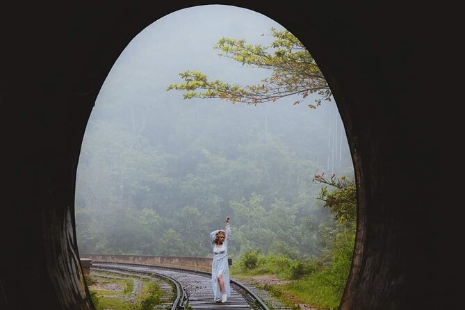 Sigiriya, Kandy to Ella TRain Ride plus Up Country TEA[B&B Basis] - Kandy’s Temple of the Tooth and the evening lake walk