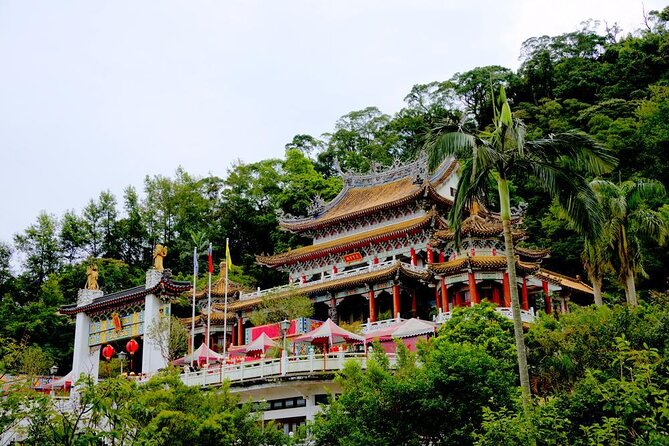 Sip & Savor: Maokong Tea & Shenkeng Stinky Tofu Private Day Tour - Tasting Tieguanyin and Baozhong tea