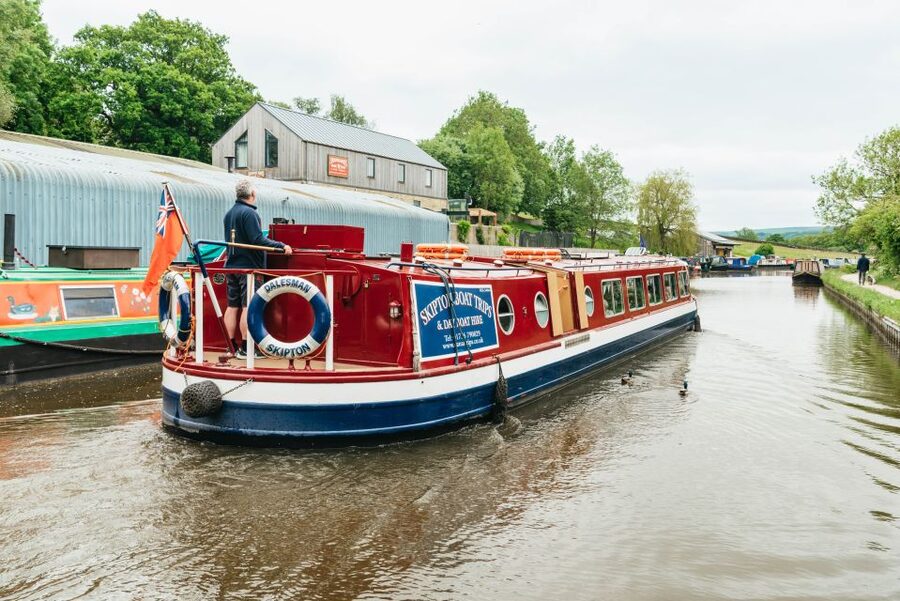 Skipton: 2-Hour Afternoon Tea Cruise - Service that keeps the afternoon easy