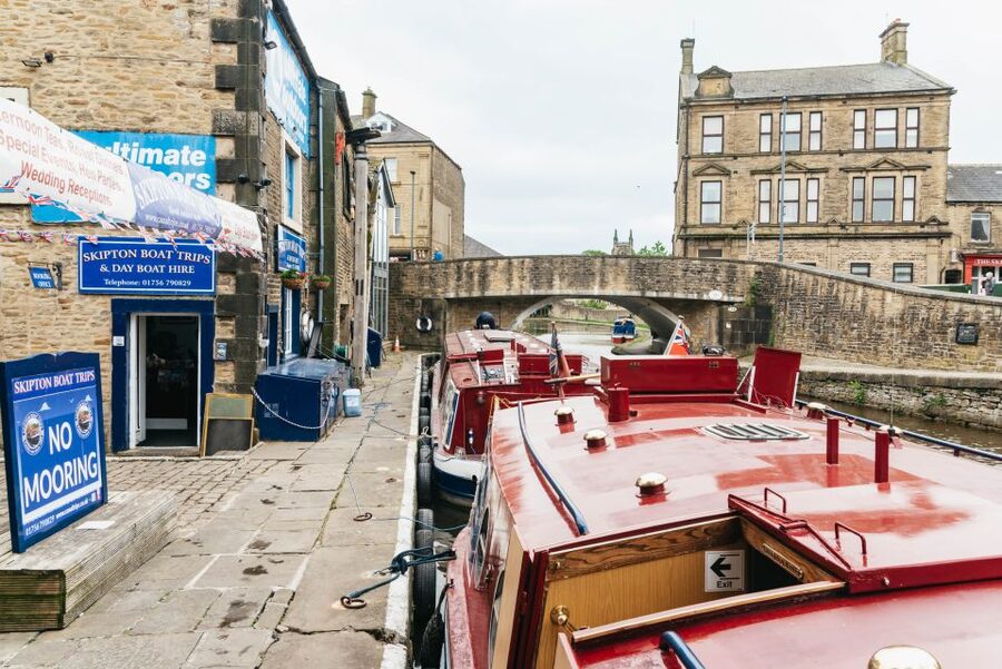 Skipton: 2-Hour Afternoon Tea Cruise - Afternoon tea arrives at your table