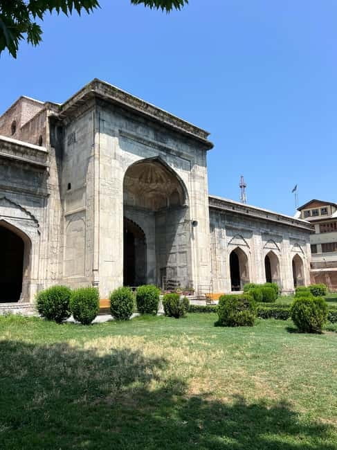 Srinagar Old City Heritage Walking Tour with Kahwa Tea - Markets, crafts, and the human side of the walk