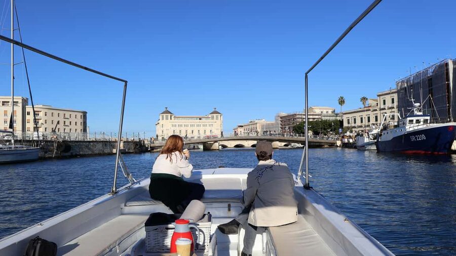 Syracuse:Ortigia, Sea Caves Winter Boat Tour + Tea & Blanket - Key points to know before you book