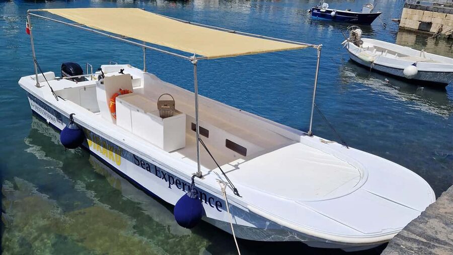 Syracuse:Ortigia, Sea Caves Winter Boat Tour + Tea & Blanket - Who should book this boat tour?