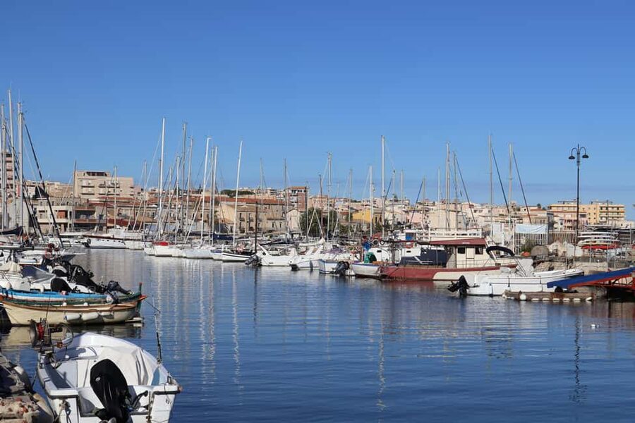 Syracuse:Ortigia, Sea Caves Winter Boat Tour + Tea & Blanket - Castello Maniace and Ortigia’s outer walls