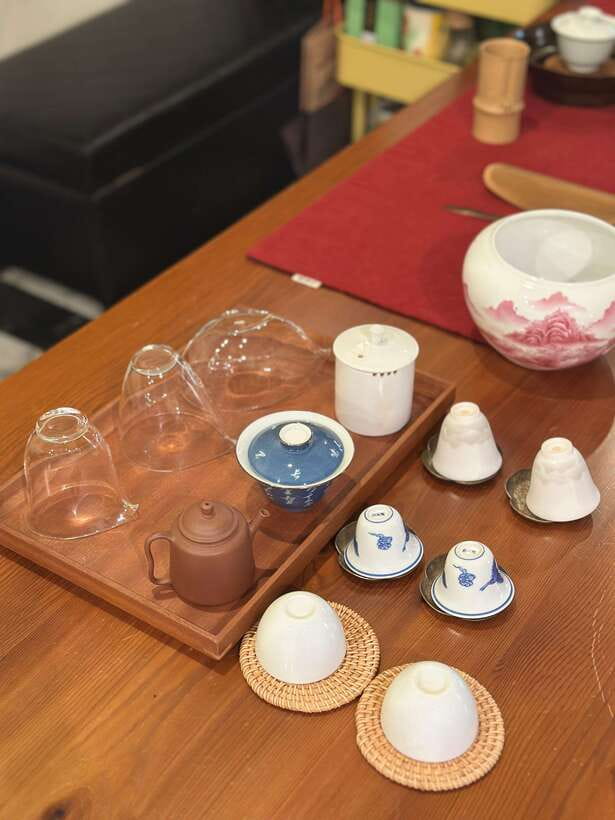 Tainan Culture Trip: Chinese Tea Ceremony_Oolong Tea - The first part of the ceremony: tea, China, and Taiwan