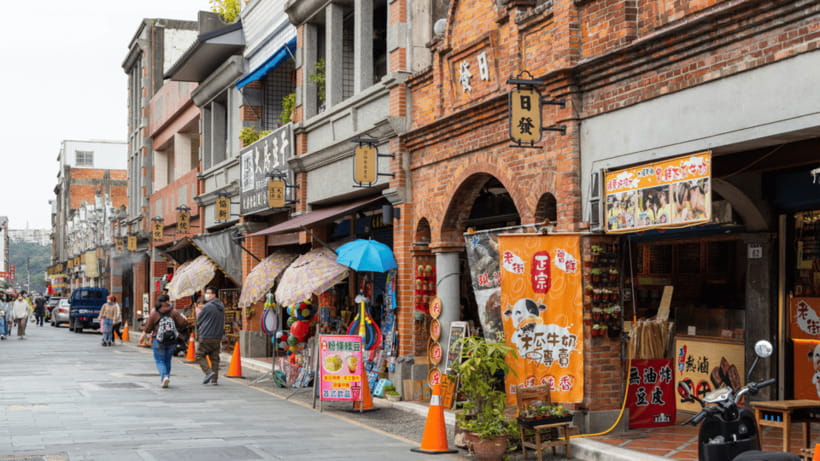 Taipei: Daxi Old Street and Tea Factory, Xiaowulai Day Tour - Jiaoban Mountain Park and its quiet walking paths