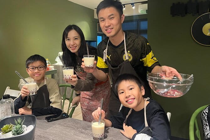 Taipei Fresh Market Tour and Colorful Bubble Tea Making - Meeting chef Wayne in the market