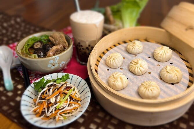 Taipei Fresh Market Tour and Colorful Bubble Tea Making - What you actually eat and drink