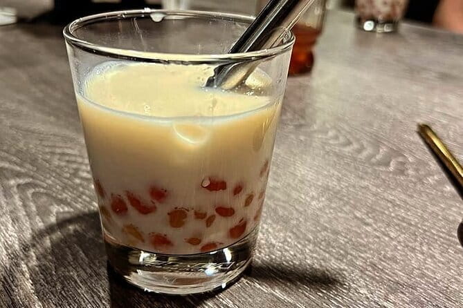 Taipei Fresh Market Tour and Colorful Bubble Tea Making - Starting the morning at Dongmen Market