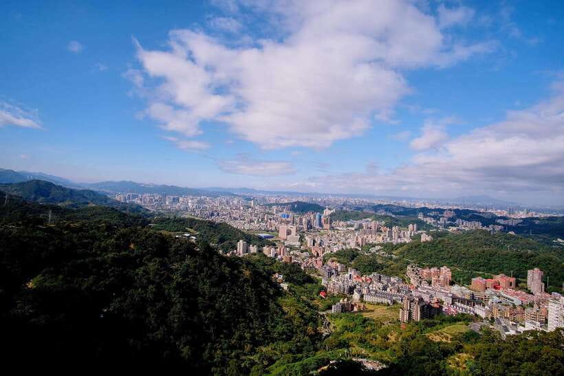 Taipei: Maokong Tea & Shenkeng Tofu Private Day Tour - Two very different tastes of Taiwan in one day