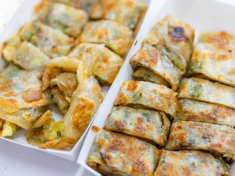 Taipei: Taiwan Traditional Breakfast & Market & Tea Tasting - Dihua Street Brings the Food Story Into Older Taipei
