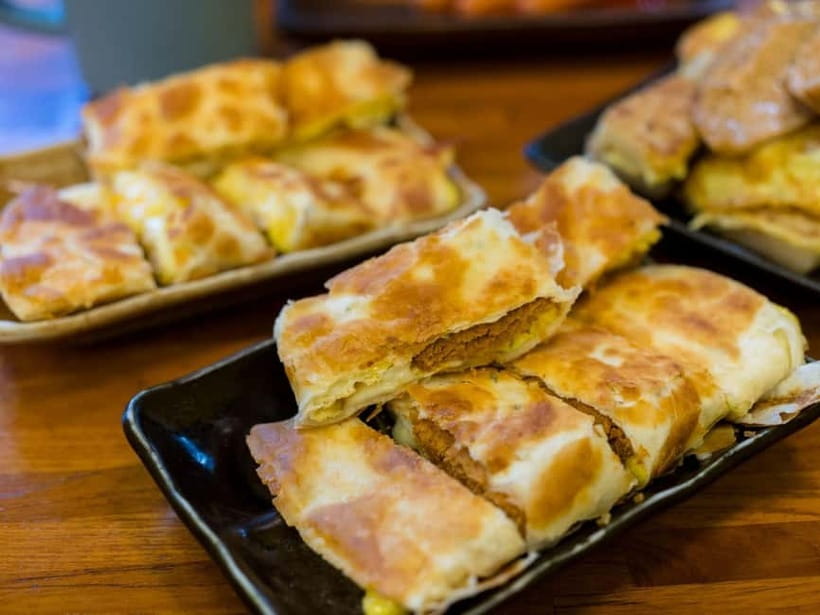 Taipei: Taiwan Traditional Breakfast & Market & Tea Tasting - Dietary Needs and Accessibility