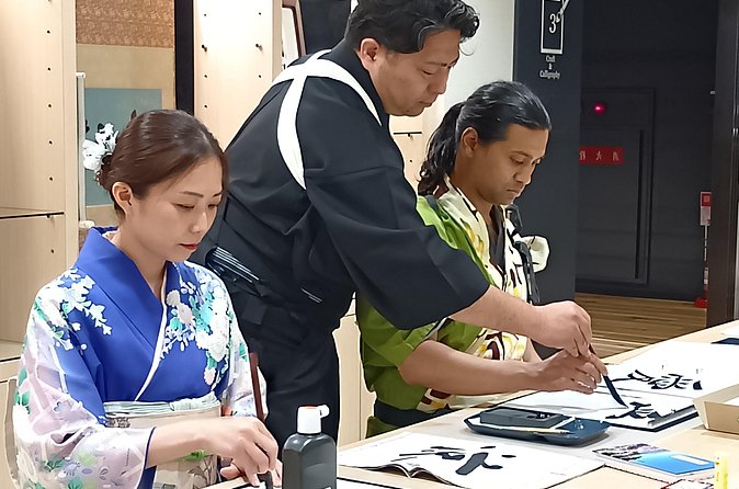 Tea and Calligraphy Session at a Table in Osaka - What the One Hour Schedule Really Gives You