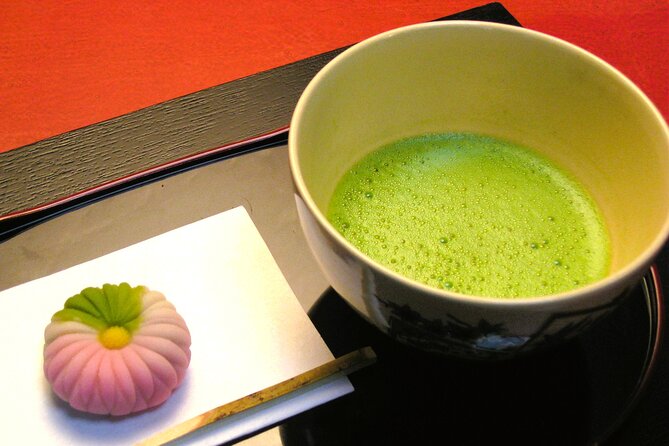Tea ceremony and kimono experience at Kyoto, Tondaya - The kimono fitting comes first