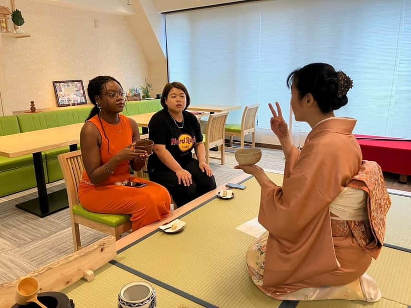 Tea ceremony experience in Japanese-style room 60min - Whisking your own matcha