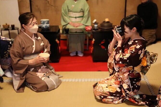 Tea Ceremony in 150 Years Old Townhouse with Tables and Chairs - The Ninenzaka setting and how to plan your time