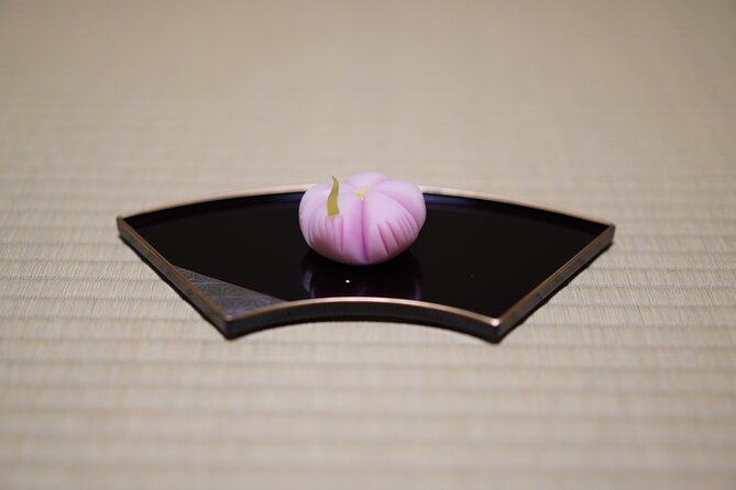Tea Ceremony Workshop in Tokyo by the Experienced Instrucor - Tea bowls, sweets, and the details that change the experience