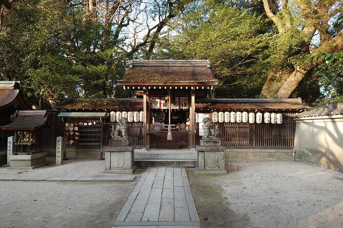 The Way of Tea: Kyoto Crafts, Hidden Temples & Wabi-Sabi Walk - Communication and guide quality
