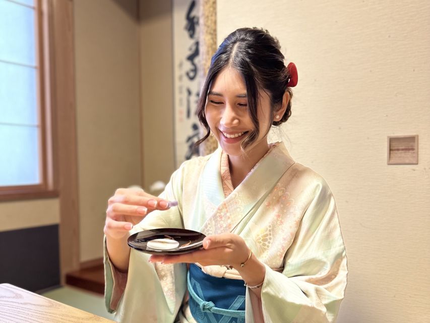 Tokyo:Genuine Tea Ceremony, Kimono Dressing, and Photography - Watching the tea ceremony up close