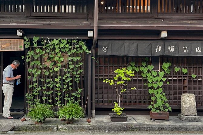 Traditional Japanese Tea Ceremony at Master's Private Tea Room - Entering a 200-year-old Takayama machiya