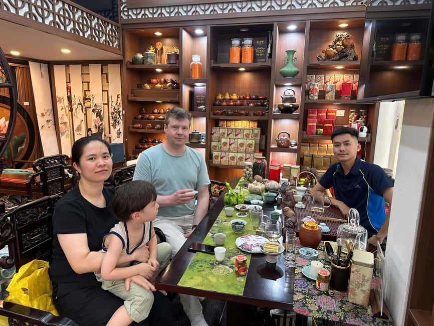 Vietnam Tea Tasting - Giang Egg Coffee & Train Street Visit - Green tea and red tea, served with a lesson