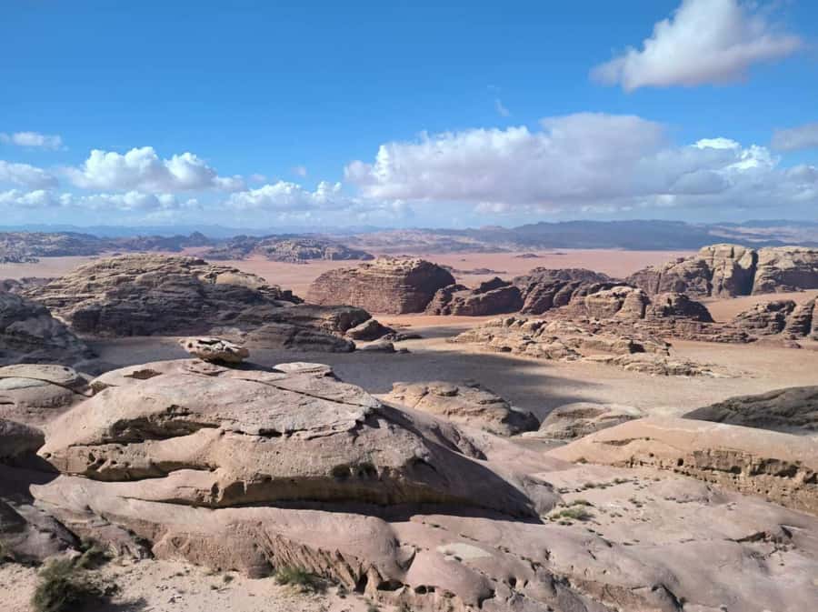 Wadi Rum: 2-Hour Jeep Tour with Bedouin Tea - Khazali Canyon and the rock scenery