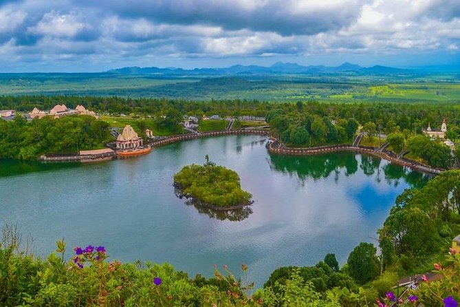 Wild South: Full-Day tour incl Rhumerie St Aubin, Bois cheri Tea factory & Lunch - Mare aux Vacoas and the Quiet Reservoir Stop