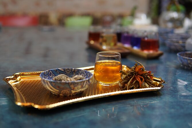 World Teas and Turkish Tea Brewing & Tasting Workshop in Istanbul - Creating your own blend to take home