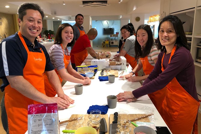 Xiao Long Bao & Boba Tea Cooking Class in Taipei - How the chef and group format affect the lesson