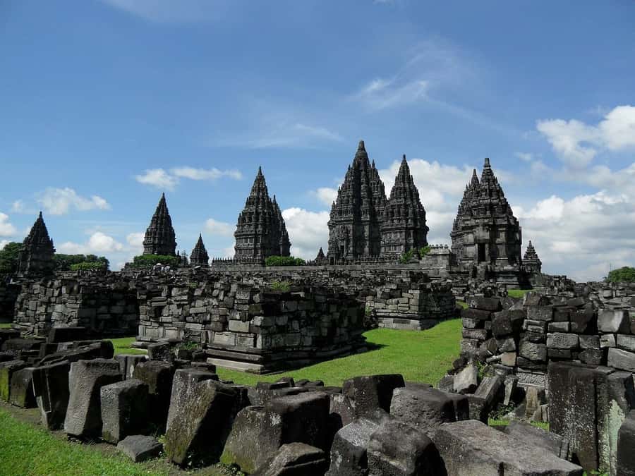 Yogyakarta: Prambanan Tour, Sukuh Temple & Tea Plantation - Who Will Get the Most From This Tour