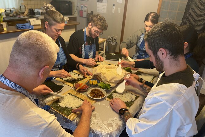 Yokohama: Sushi & Gyoza Cooking with Matcha & GreenTea Experience - What the small group changes